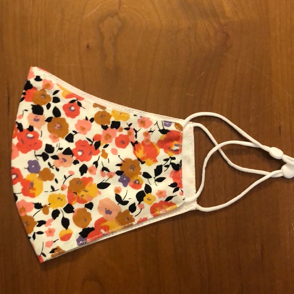 Women’s adjustable face mask